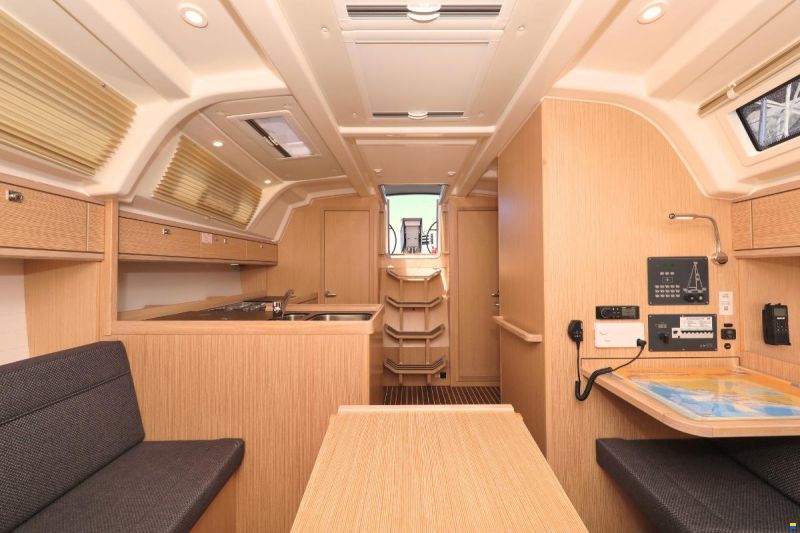 Bavaria CRUISER 37
