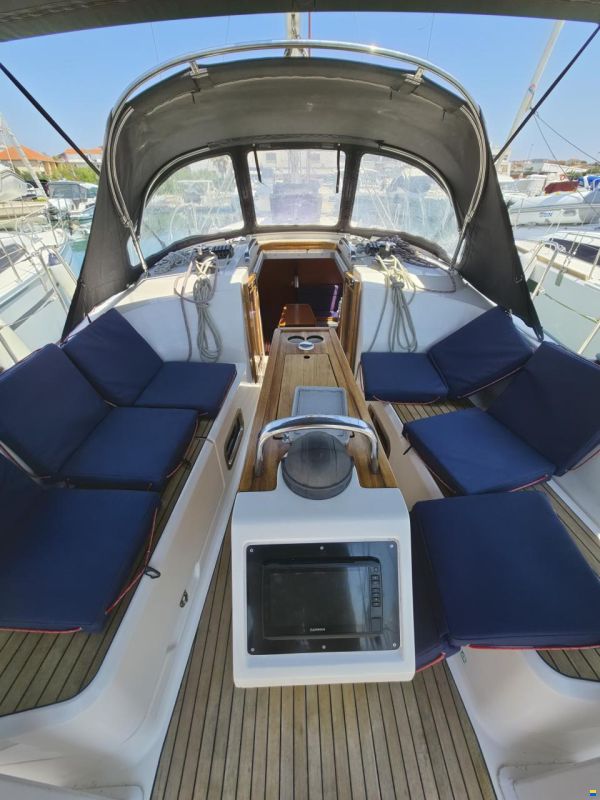 Bavaria CRUISER 37