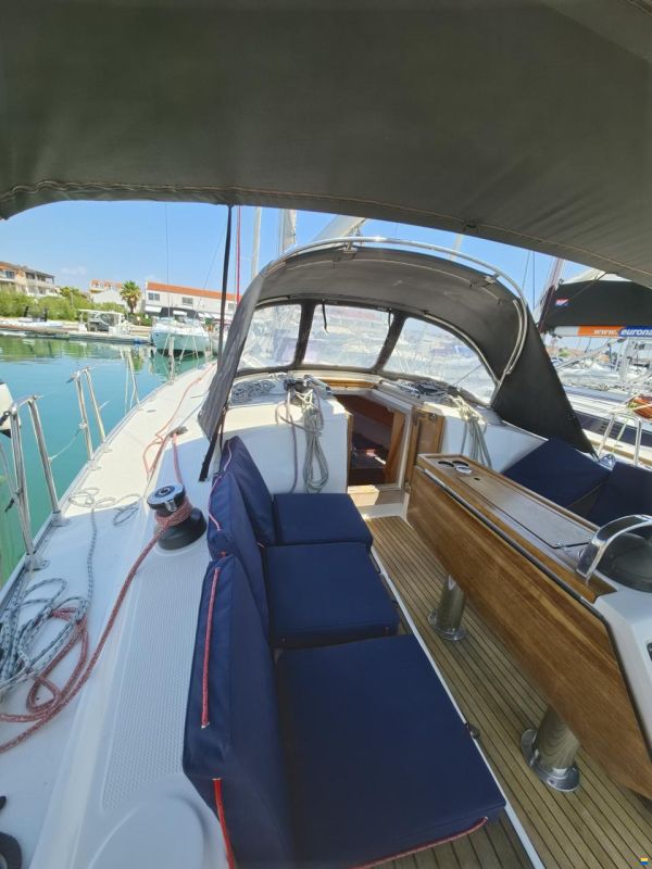 Bavaria CRUISER 37