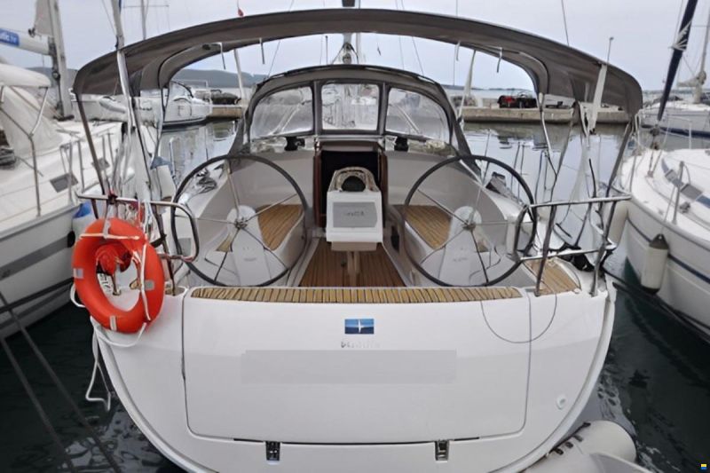 Bavaria CRUISER 37