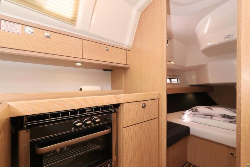 Bavaria CRUISER 37