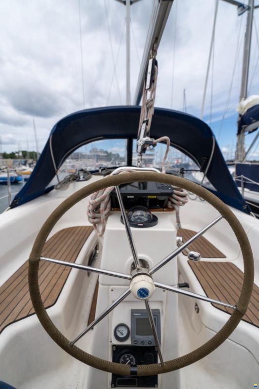 Bavaria 33 ft
