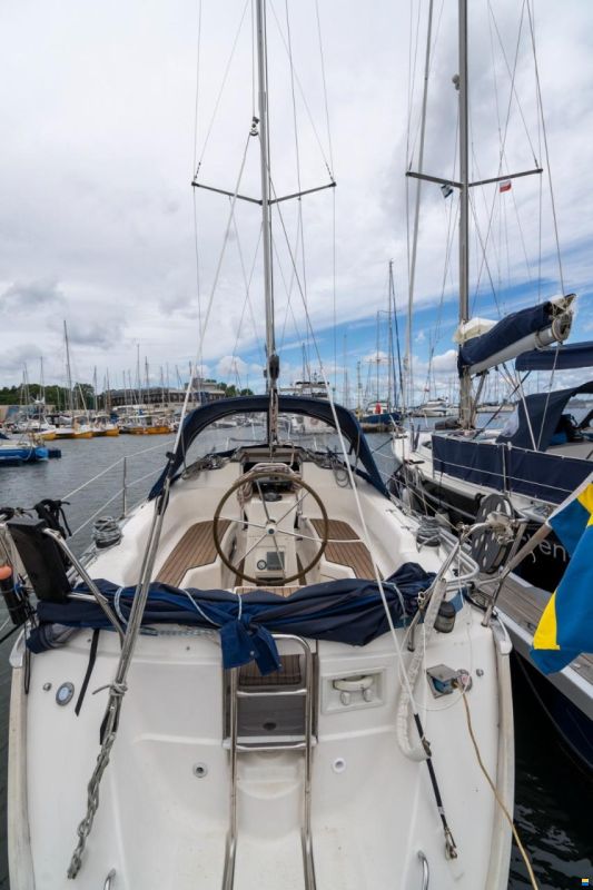 Bavaria 33 ft