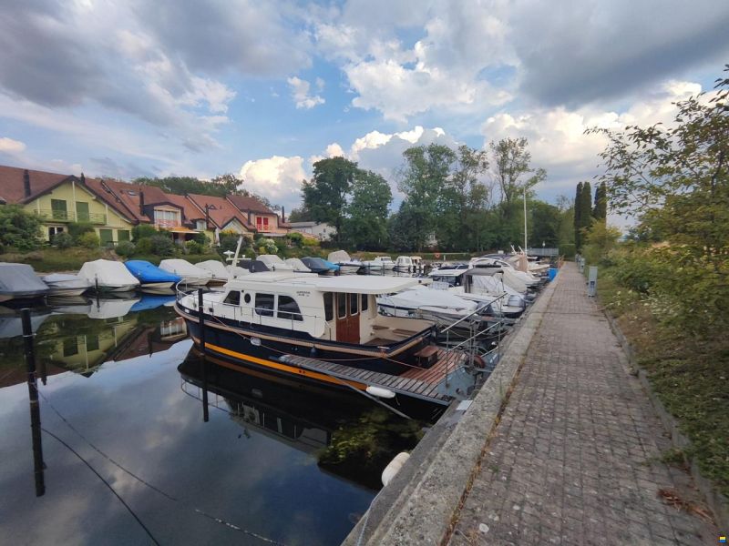 Place d'amarrage dans un port privé