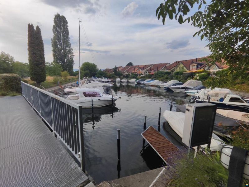 Place d'amarrage dans un port privé