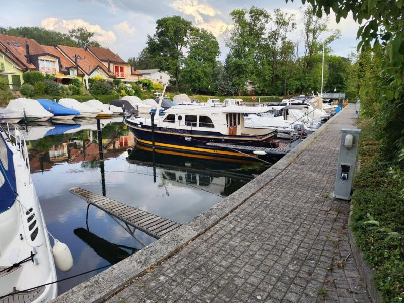 Place d'amarrage dans un port privé