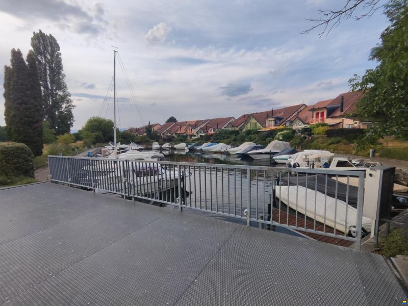 Place d'amarrage dans un port privé