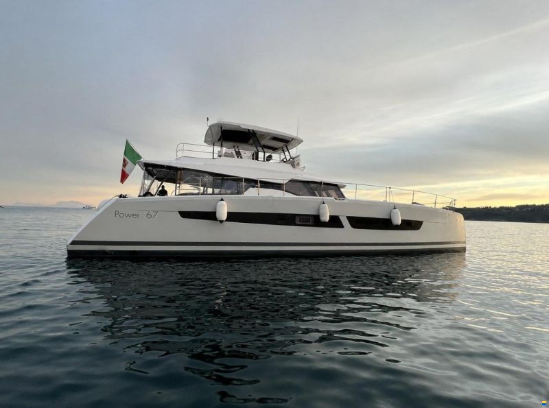Fountaine Pajot Power 67