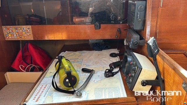Yachting France (FRA) Jouët 37