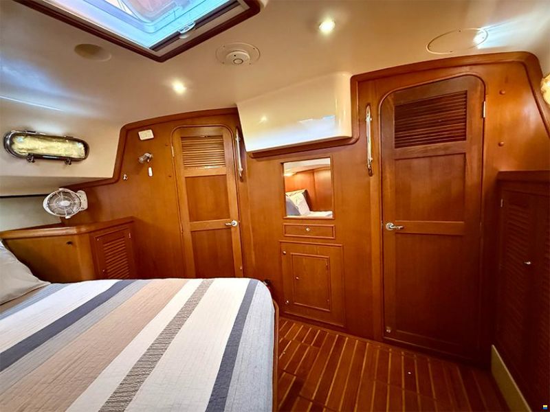 Island Packet 465