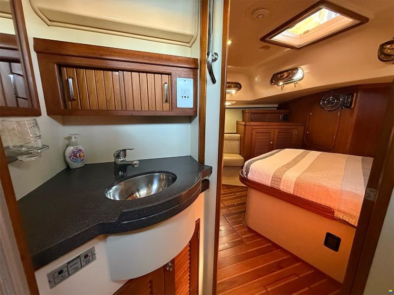 Island Packet 465