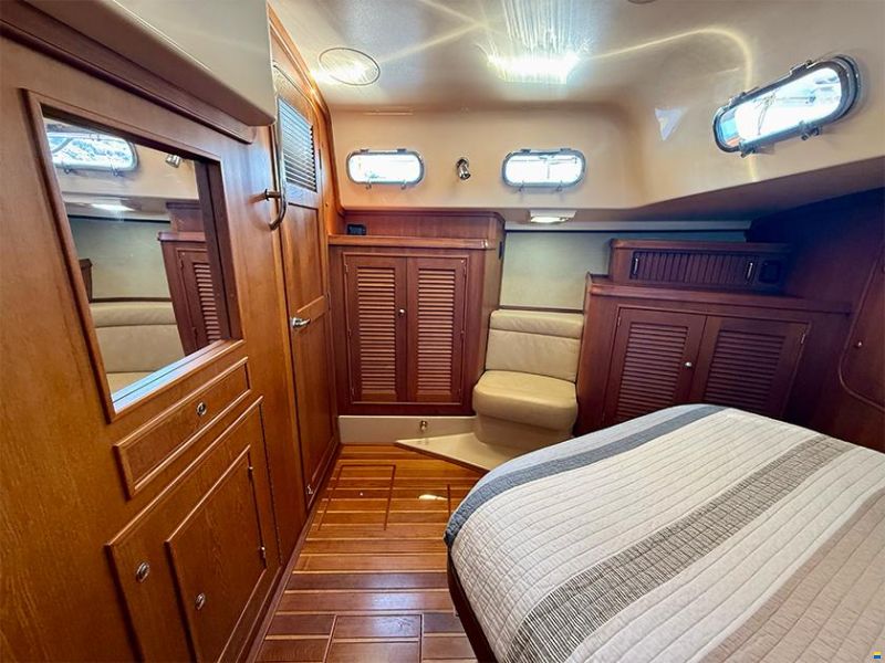 Island Packet 465