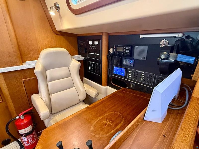 Island Packet 465