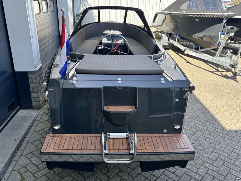 Admiral 570 Tender