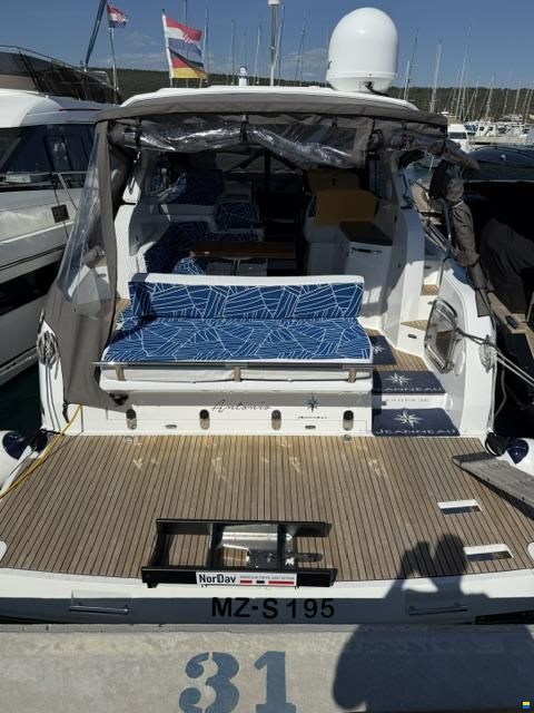 Jeanneau LEADER 36 SPORTTOP MODEL 2019
