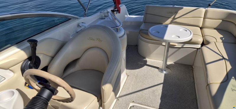 Sea Ray 240 Sundeck