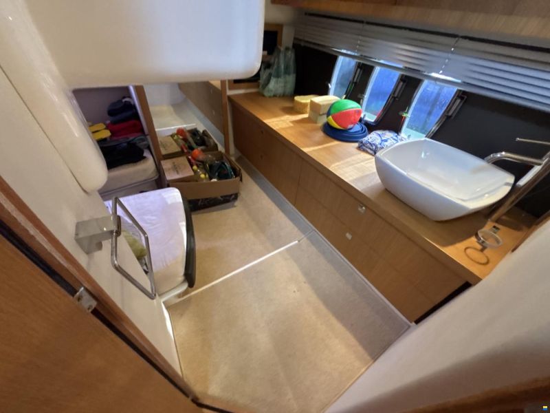Fairline 38