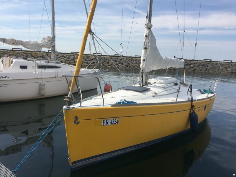 Beneteau First 211