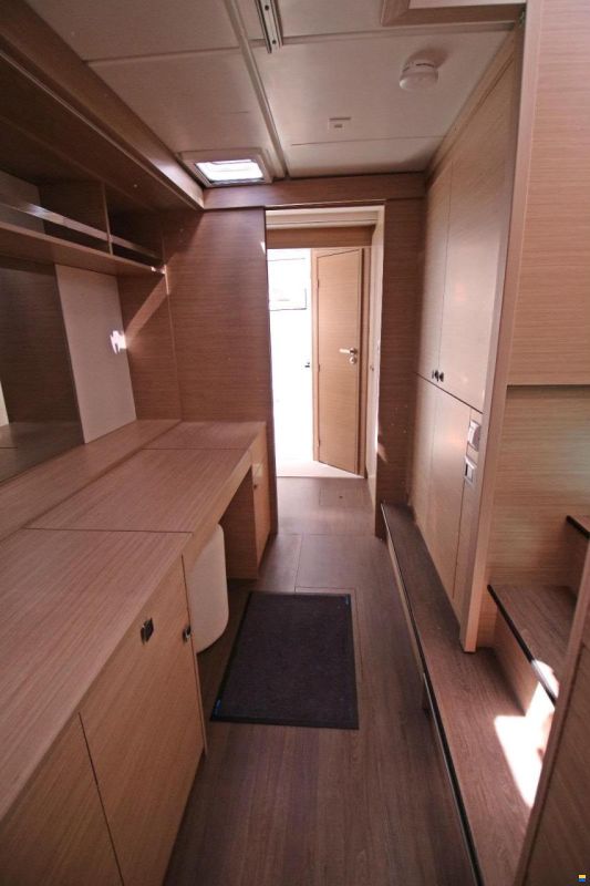 Lagoon 43