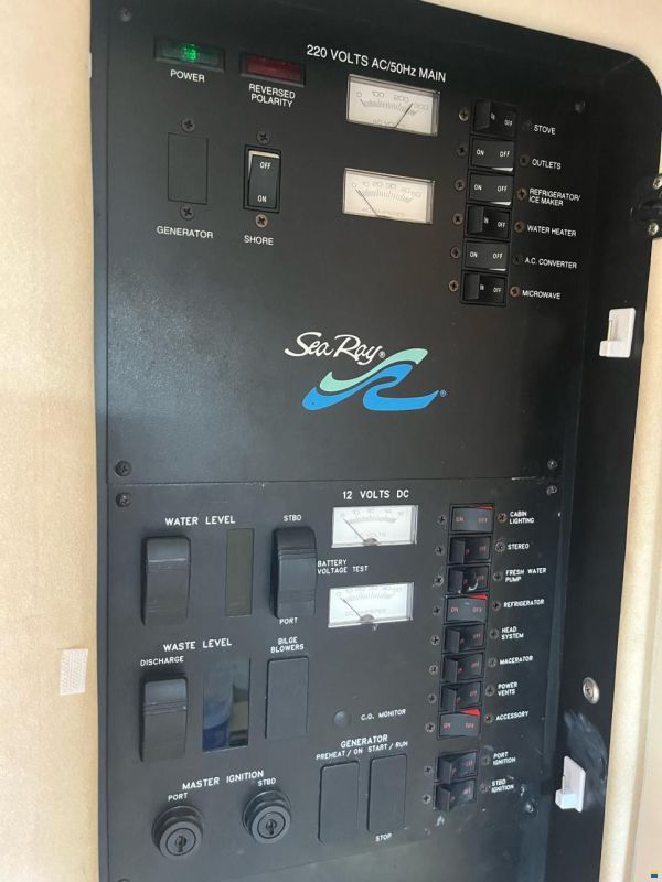 Sea Ray 330 Sundancer