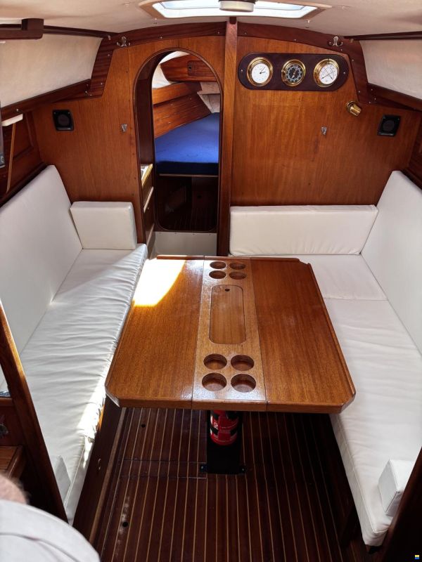 Bavaria 890