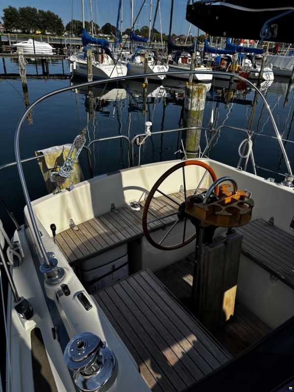 Bavaria 890