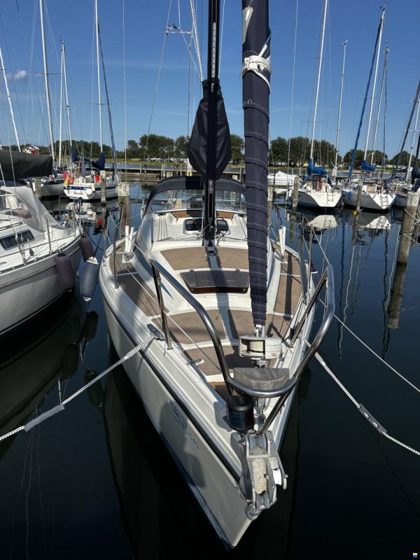 Bavaria 890