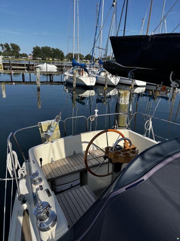 Bavaria 890