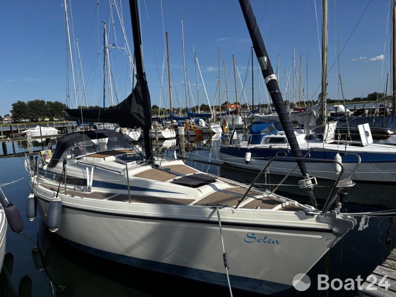Bavaria 890