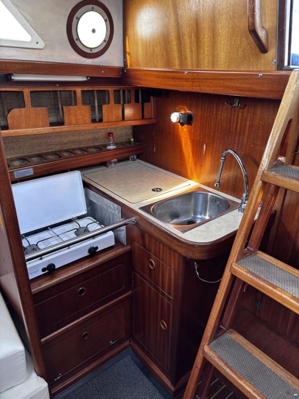 Bavaria 890