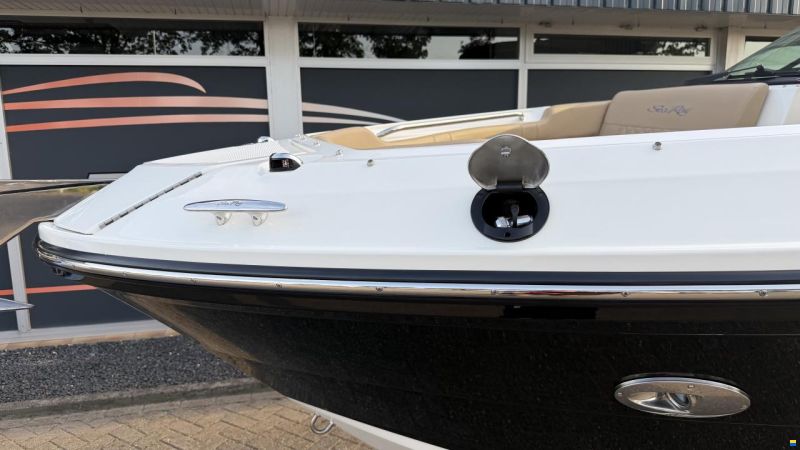 Sea Ray SLX 250
