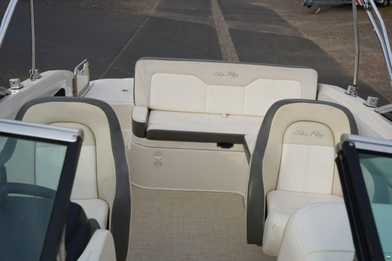 Sea Ray 240 SUNDECK