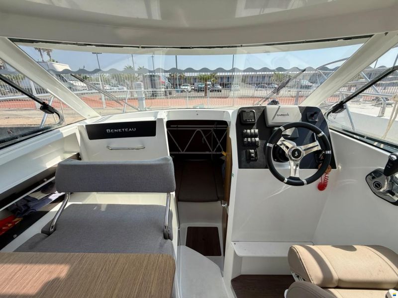 Beneteau Antares 8