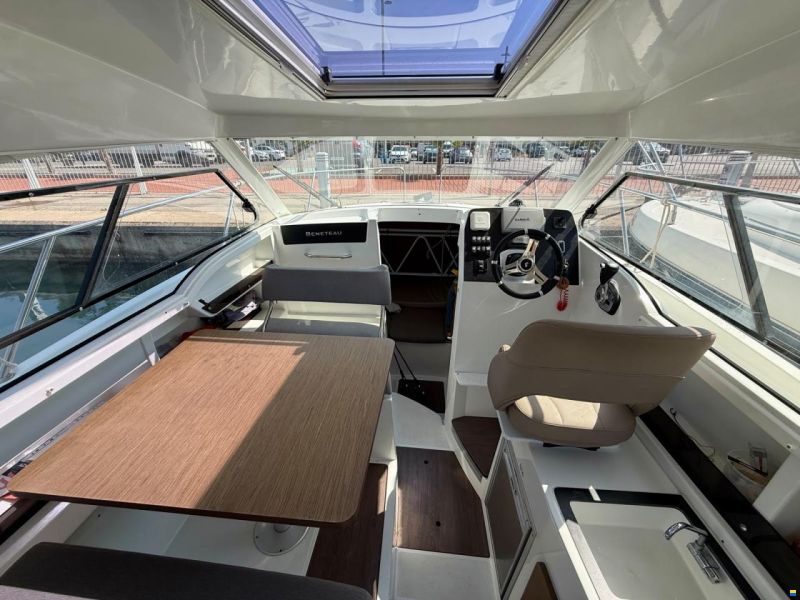 Beneteau Antares 8