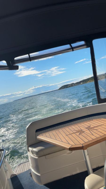 Monterey 375 Sport Yacht