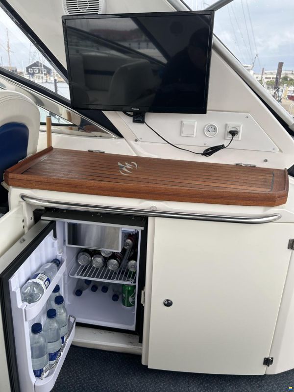 Monterey 375 Sport Yacht