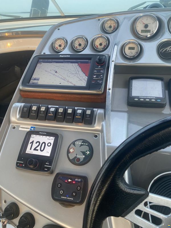 Monterey 375 Sport Yacht