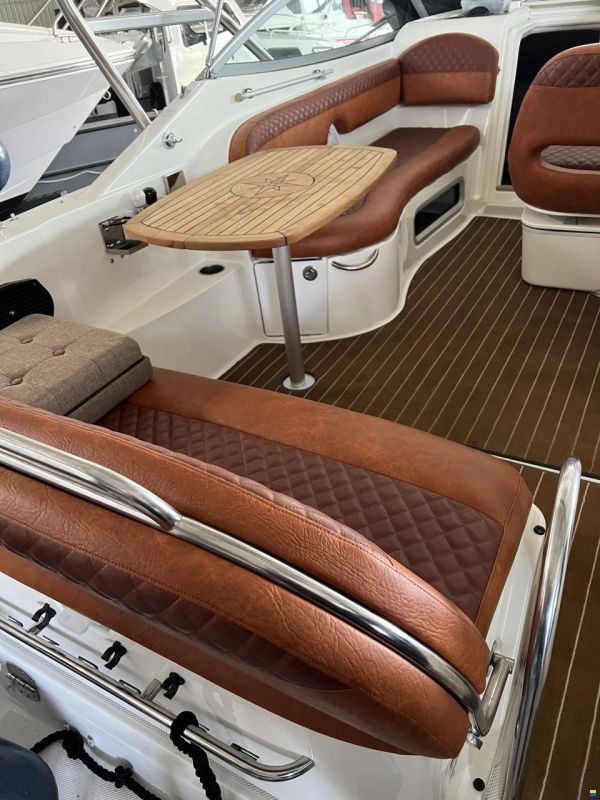 Maxum 2700 SE