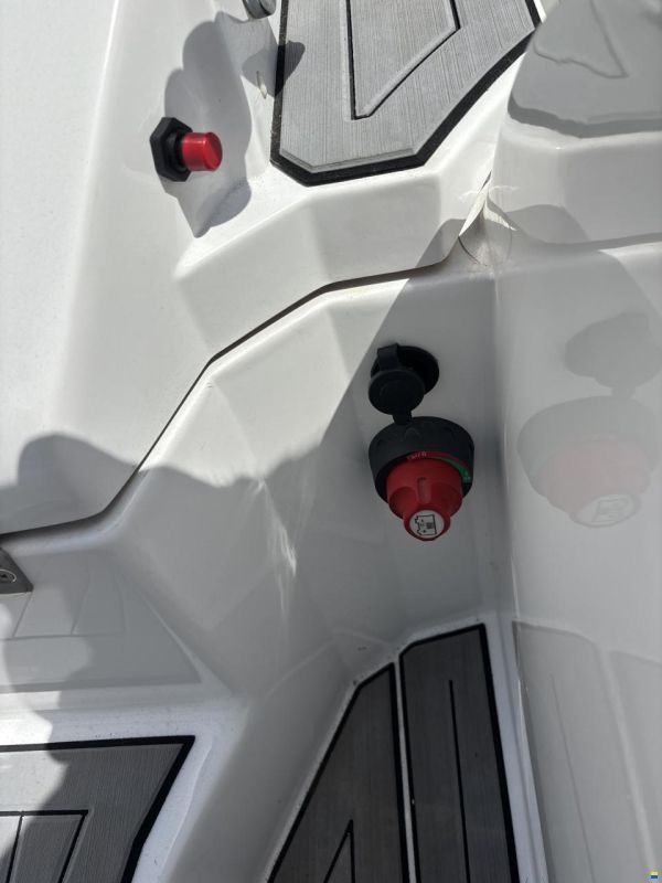 Pirelli J29 Jet Tender