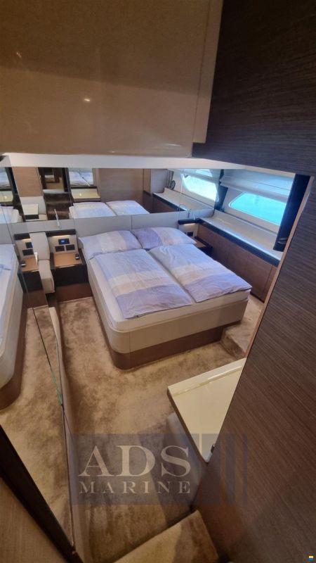 Ferretti 550