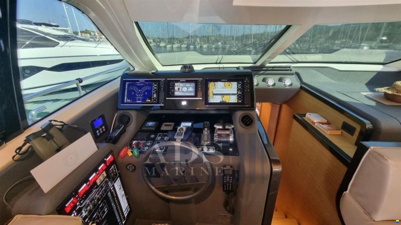 Ferretti 550