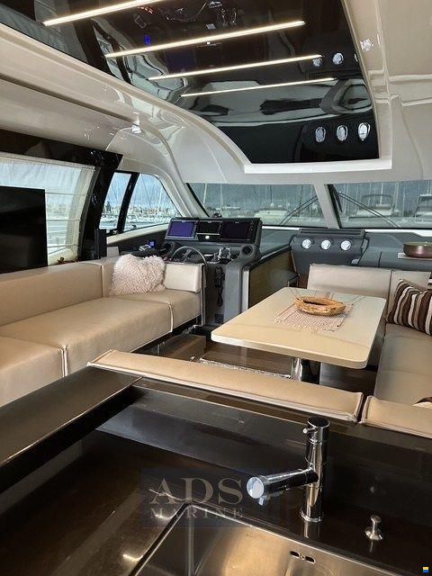 Ferretti 550
