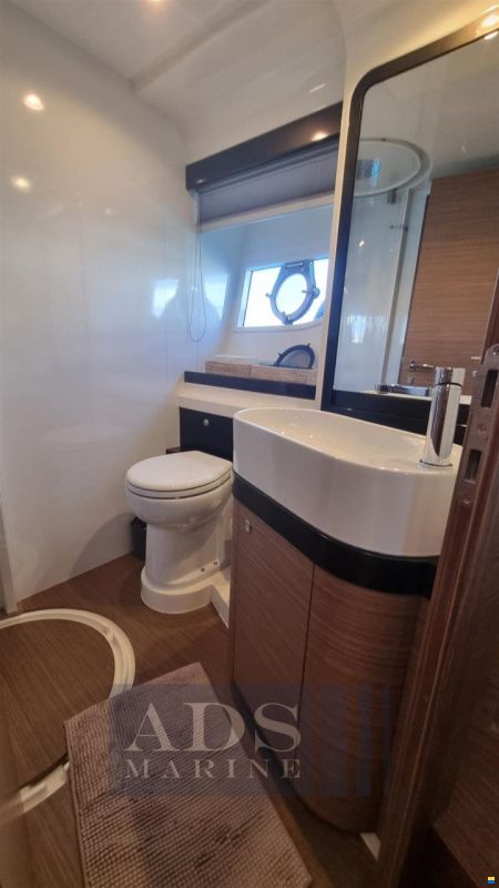 Ferretti 550