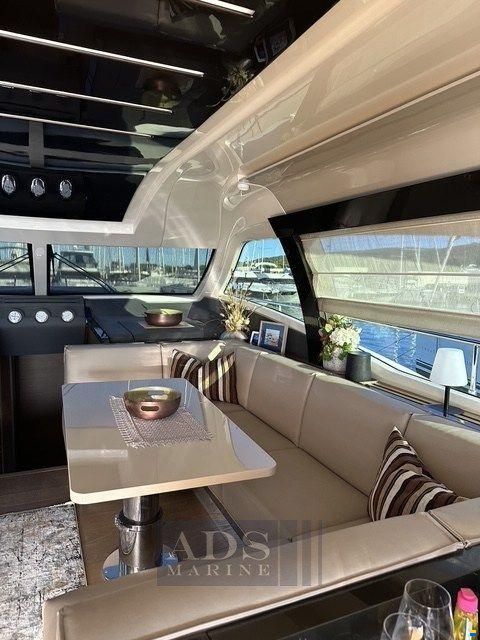 Ferretti 550