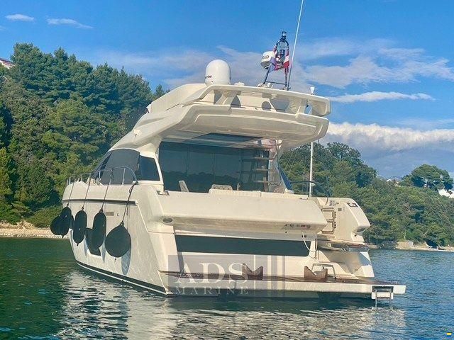 Ferretti 550