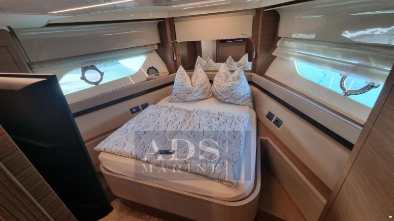 Ferretti 550
