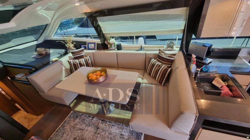 Ferretti 550
