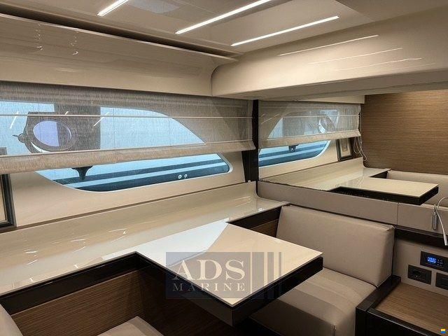 Ferretti 550
