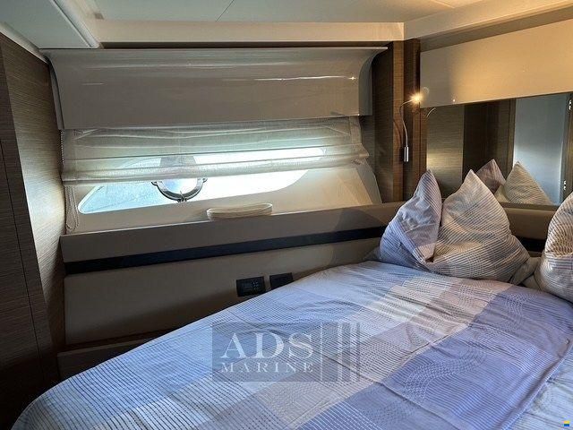 Ferretti 550
