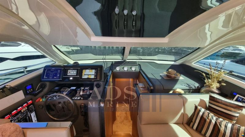 Ferretti 550